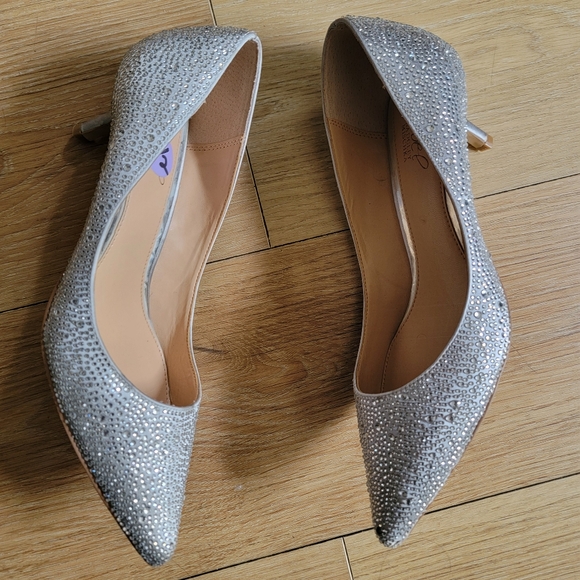 Badgley Miskcha Elegant Silver Women's Heels - Picture 1 of 4
